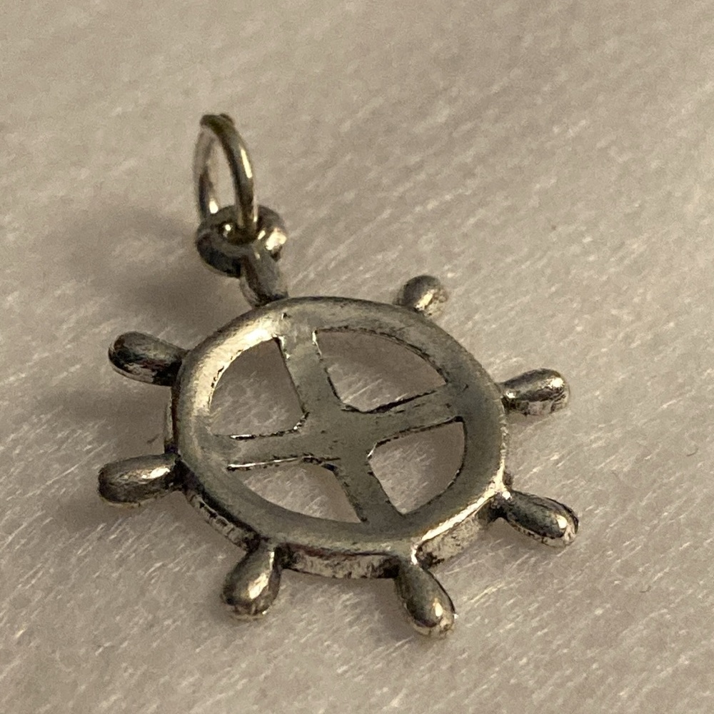 ✅ $4 ADD-ON* ✅ NWOT - Milano Silvertone Metal Ships Wheel Necklace Pendant